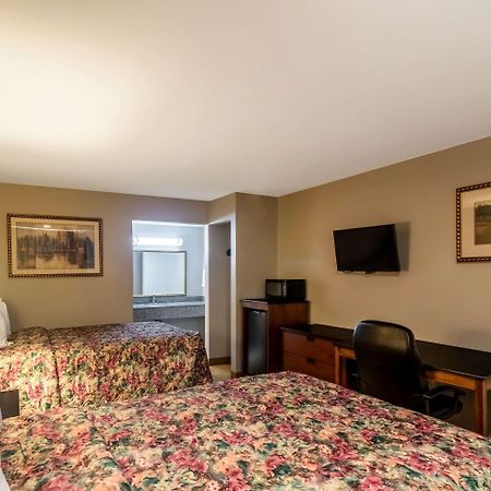 Rodeway Inn Арлингтон Экстерьер фото