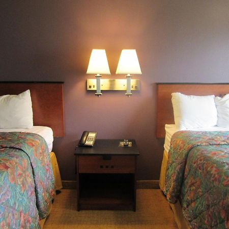 Rodeway Inn Арлингтон Экстерьер фото