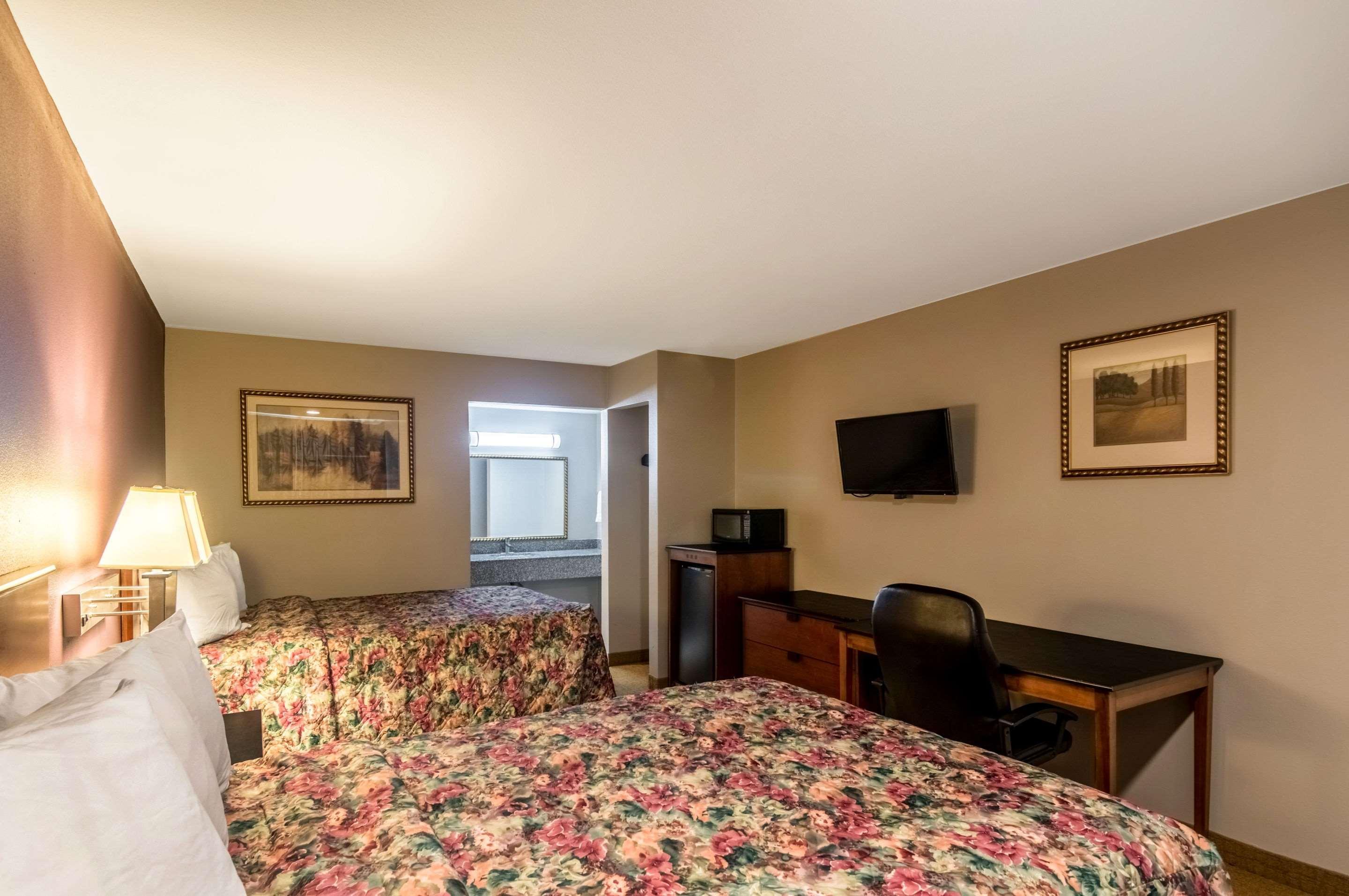 Rodeway Inn Арлингтон Экстерьер фото