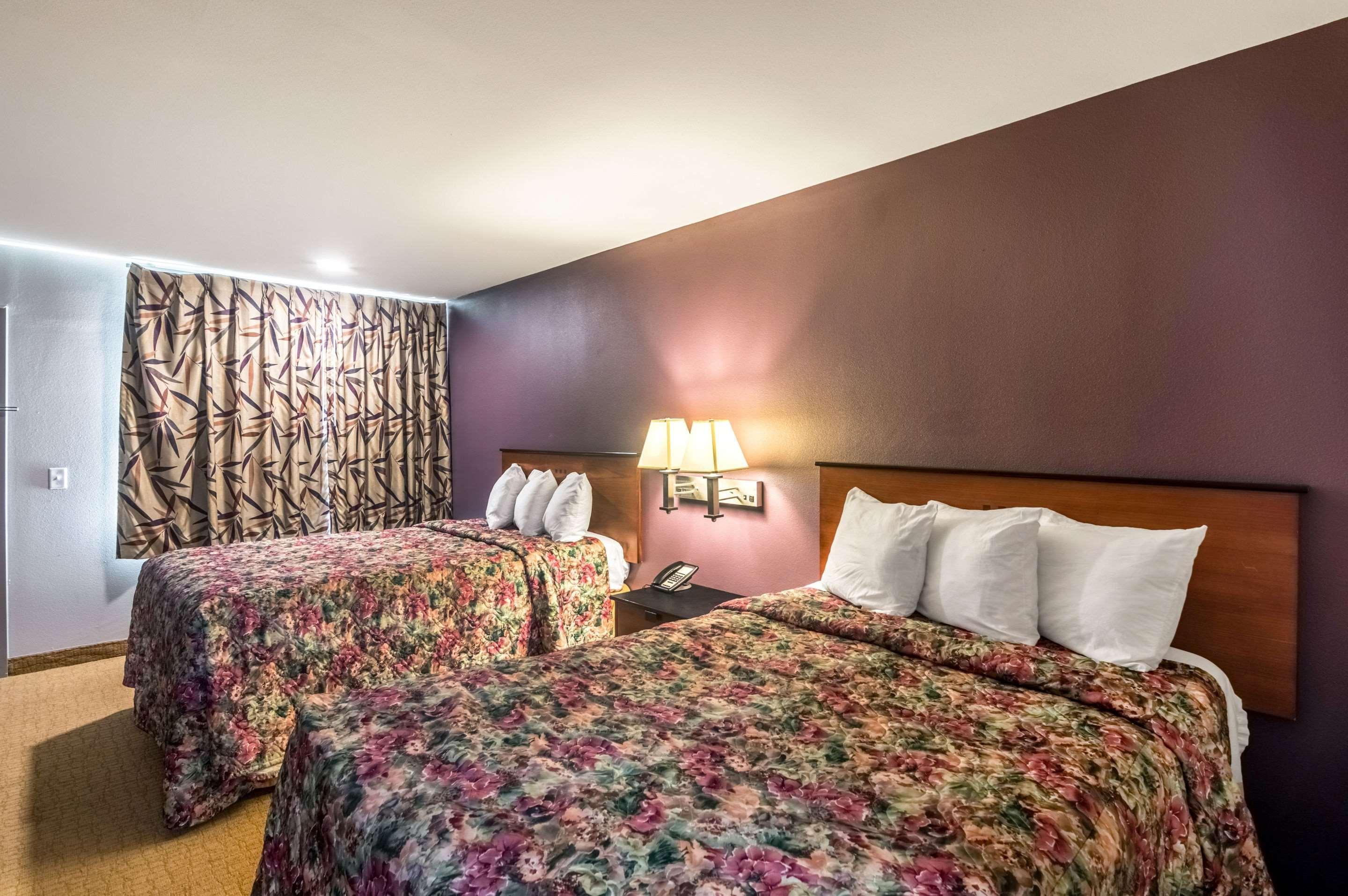 Rodeway Inn Арлингтон Экстерьер фото