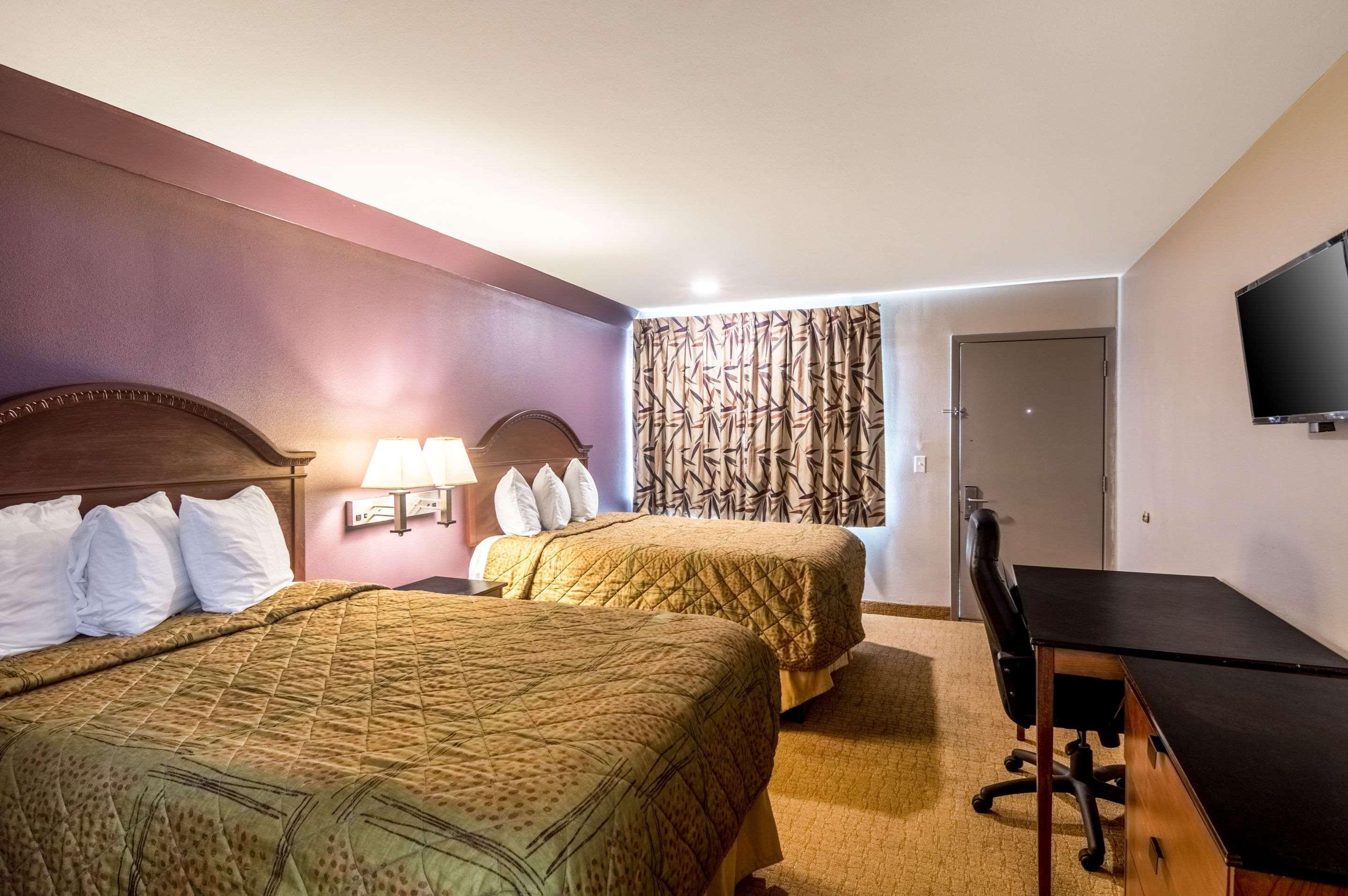 Rodeway Inn Арлингтон Экстерьер фото