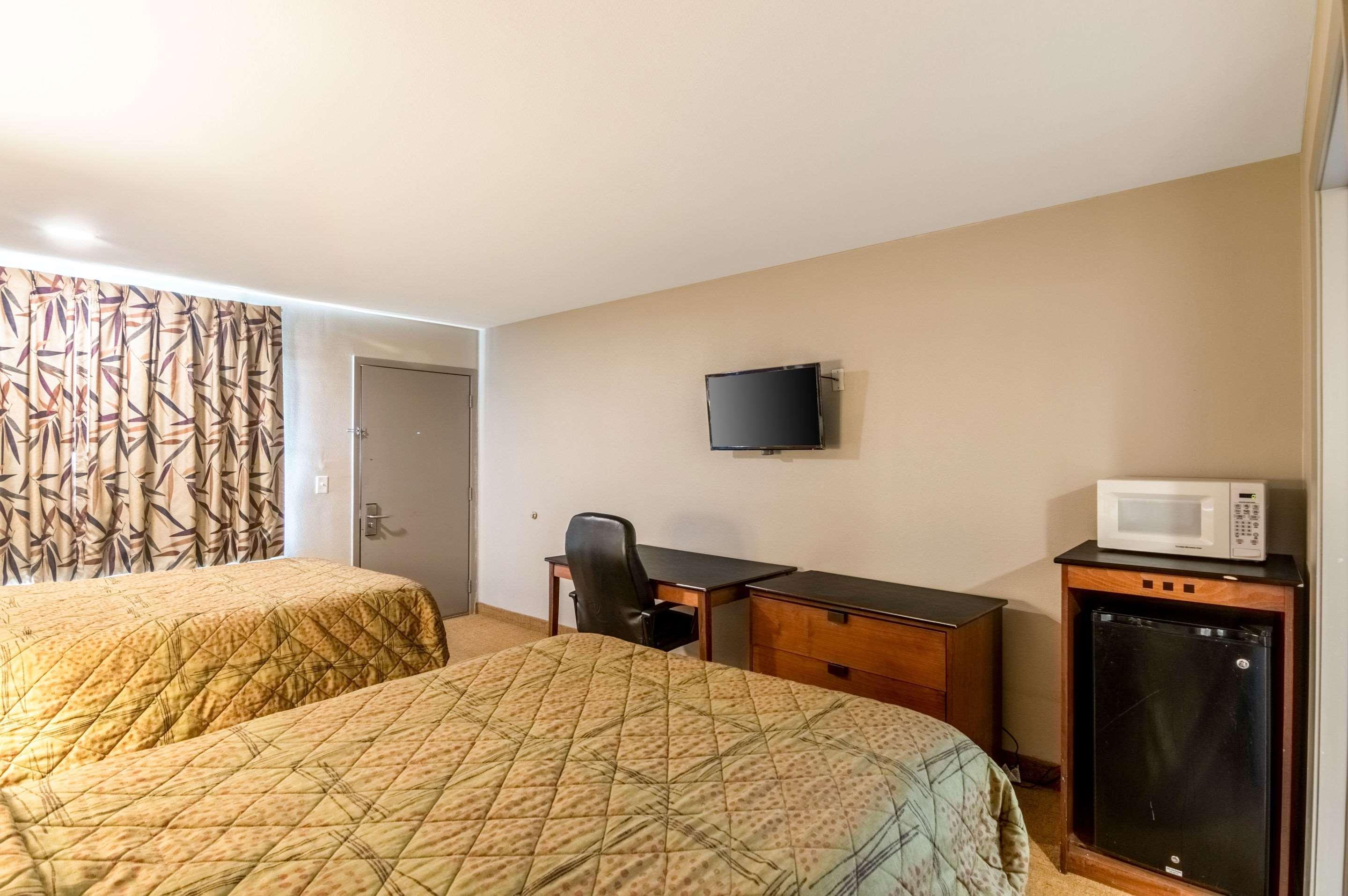 Rodeway Inn Арлингтон Экстерьер фото