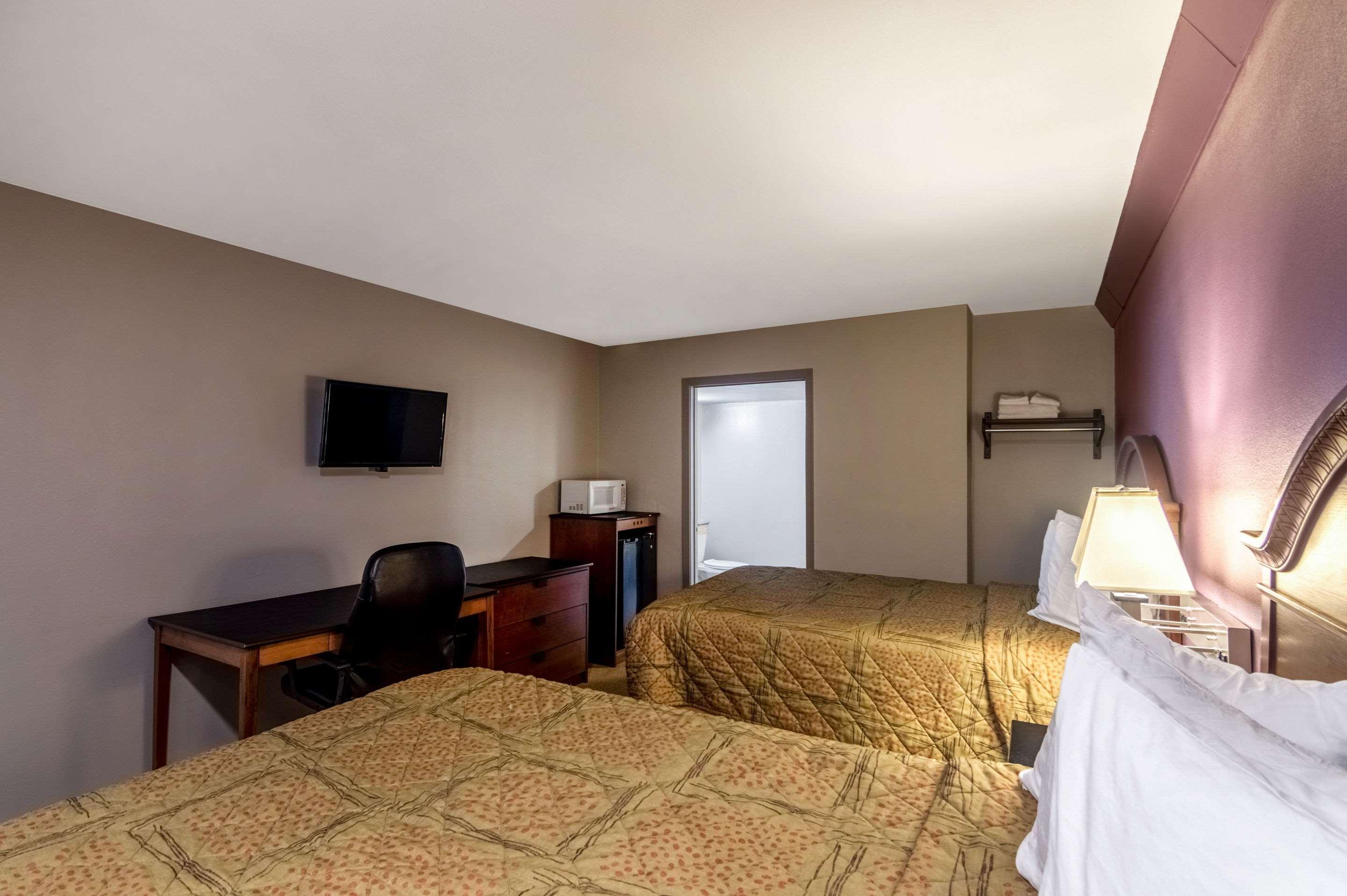 Rodeway Inn Арлингтон Экстерьер фото