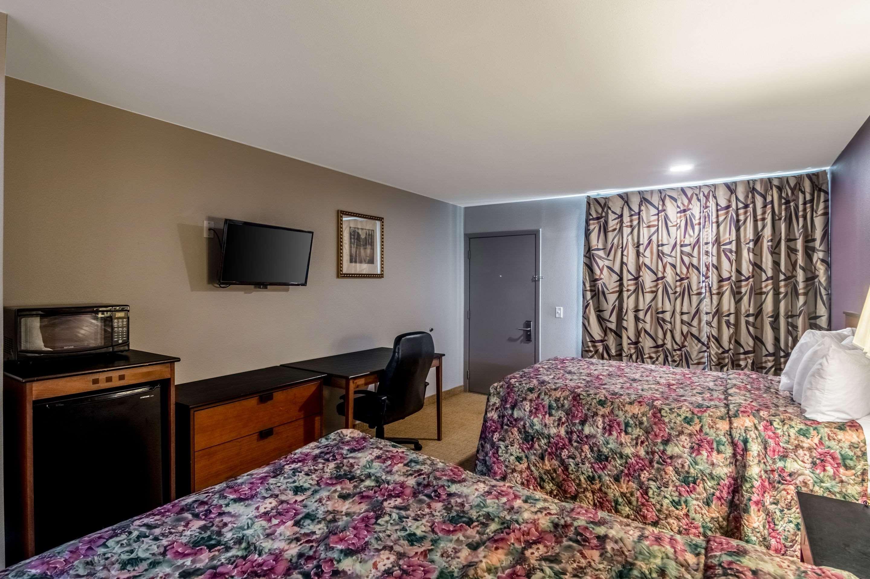 Rodeway Inn Арлингтон Экстерьер фото