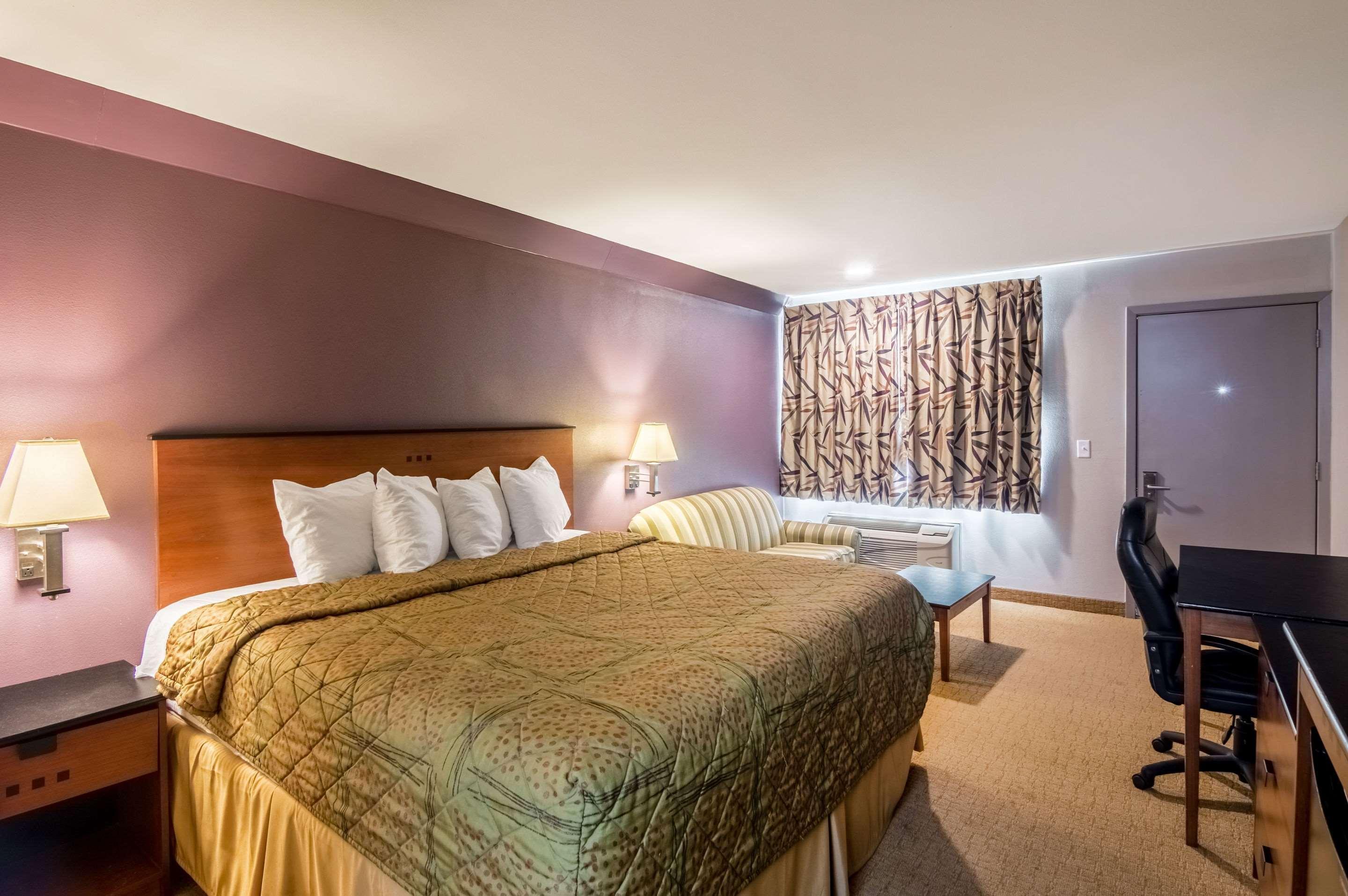 Rodeway Inn Арлингтон Экстерьер фото