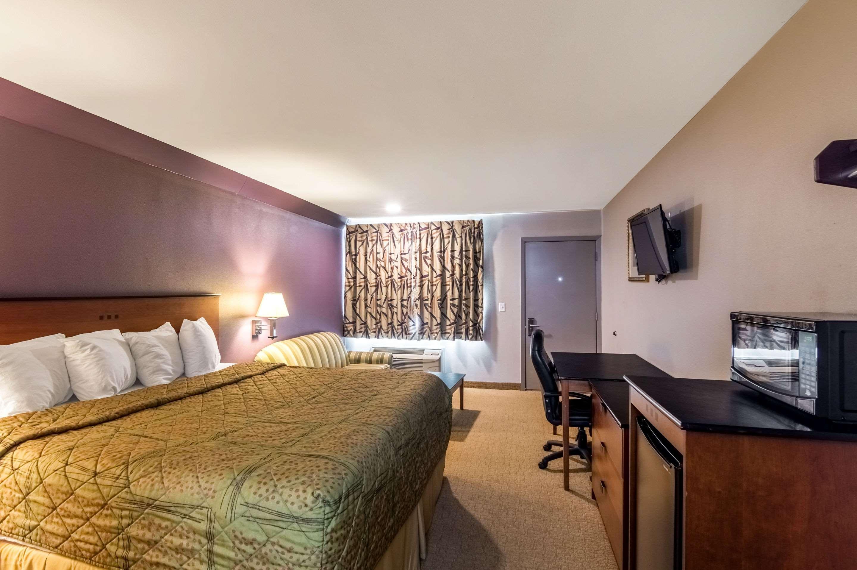 Rodeway Inn Арлингтон Экстерьер фото
