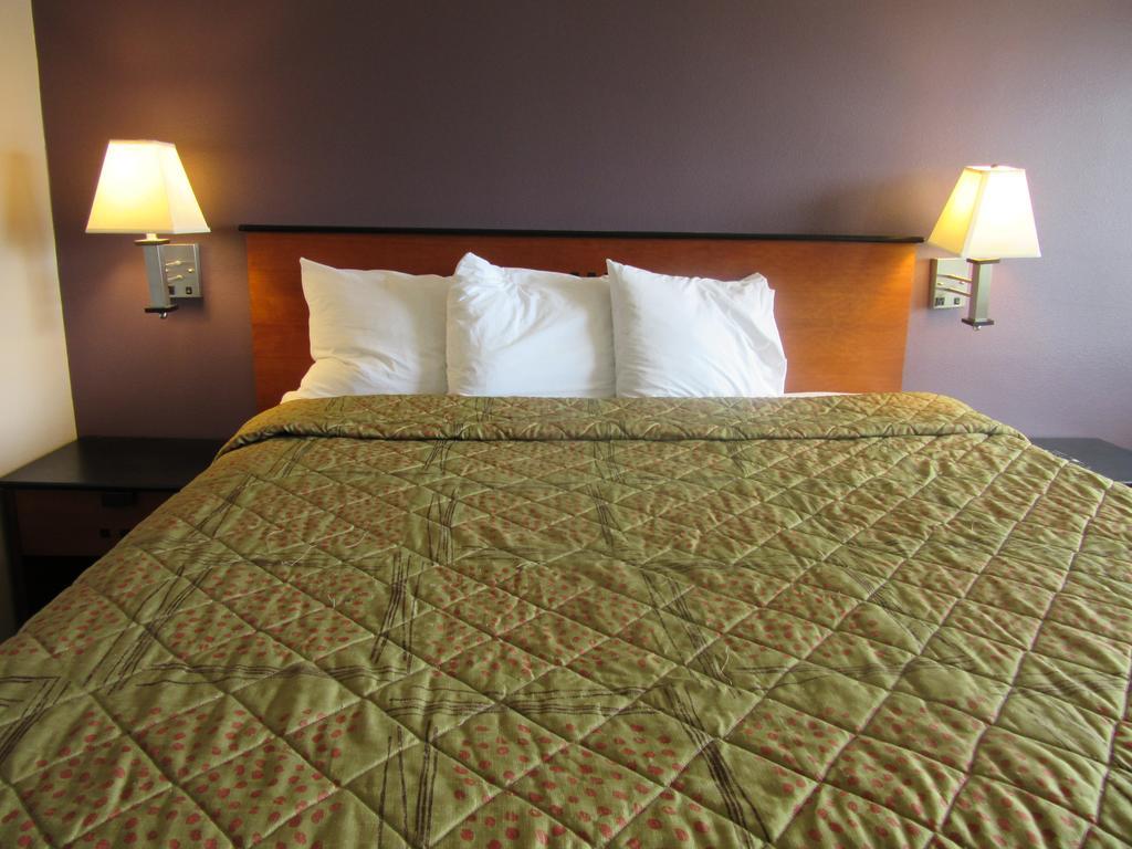 Rodeway Inn Арлингтон Экстерьер фото